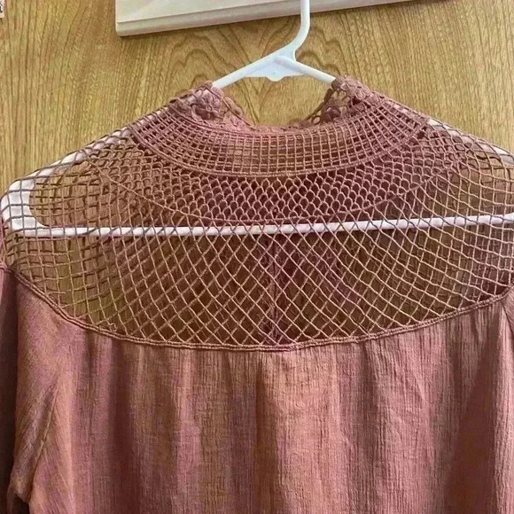 Free People On the Island Top in Spice Crochet Neck Button Details Size S NEW - Picture 3 of 11